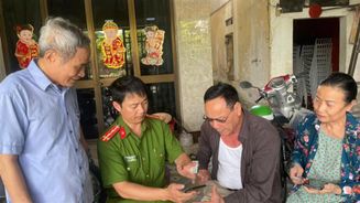 Hải Dương “đi từng ngõ, gõ từng nhà” hướng dẫn người dân góp ý sửa đổi Hiến pháp trên ứng dụng VNeID