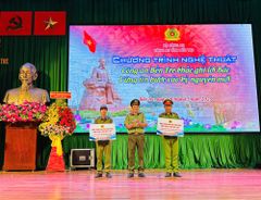 Chương trình nghệ thuật “Công an Bến Tre khắc ghi lời Bác, vững tin bước vào kỷ nguyên mới”
