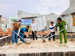 Tự soi, tự sửa, tự rèn – Công an Bình Thuận làm theo Bác bằng những việc làm cụ thể