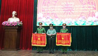 Nhiều tập thể, cá nhân được tặng thưởng tại Hội nghị tổng kết 10 năm Chỉ thị số 05 của Bộ Chính trị và cao điểm tấn công trấn áp tội phạm
