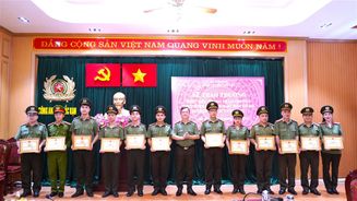 Bắc Kạn: Khen thưởng các tập thể, cá nhân trong đợt cao điểm số hoá hồ sơ
