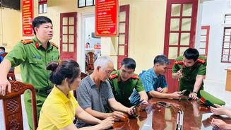 Thanh Hóa: Công an 166 phường, xã đồng loạt ra quân hướng dẫn thủ tục hành chính trong quá trình triển khai chính quyền địa phương hai cấp