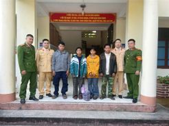 Lực lượng Công an kịp thời ngăn chặn 02 bé gái bỏ nhà đi tìm việc vì nghe theo lời dụ dỗ trên mạng xã hội