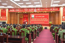 Trao bằng Tổ quốc ghi công cho thân nhân Liệt sĩ, Thượng sĩ Nguyễn Ngọc Minh Nhật