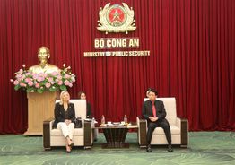 Thứ trưởng Lê Quốc Hùng tiếp Cục trưởng Cục Thực thi xuất nhập cảnh, Bộ Nội vụ Vương quốc Anh