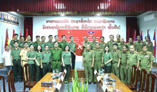 Công an tỉnh Bình Phước chúc tết cổ truyền Công an tỉnh Chămpasắk, nước bạn Lào