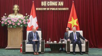Mở rộng quan hệ hợp tác với các cơ quan thực thi pháp luật Thụy Sĩ