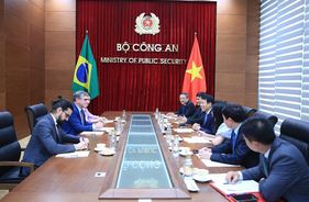Bộ trưởng Lương Tam Quang tiếp Đại sứ Đặc mệnh toàn quyền nước Cộng hòa Liên bang Brazil tại Việt Nam