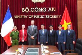 Bộ trưởng Lương Tam Quang tiếp Đại sứ Cộng hòa Pháp