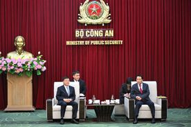 Thứ trưởng Lê Quốc Hùng tiếp Bí thư Ủy ban Chính pháp tỉnh Quảng Tây, Trung Quốc