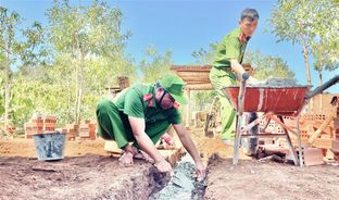 Gia Lai: Công an huyện Mang Yang hỗ trợ 3 gia đình xóa nhà tạm, nhà dột nát