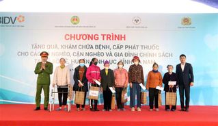 Trao tặng khu vui chơi cho trẻ em và khám chữa bệnh cho người nghèo tại Bồ Đề (Hà Nam)