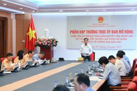 Họp thẩm tra sơ bộ dự thảo Nghị quyết của Quốc hội về thí điểm cấp quyền lựa chọn sử dụng biển số ô tô thông qua đấu giá