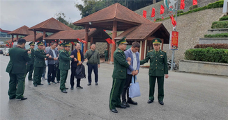 Bàn giao 04 đối tượng truy nã cho Công an Trung Quốc
