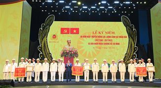 Luôn làm tốt công tác quản lý hành chính về trật tự xã hội, xứng đáng là đơn vị Anh hùng lực lượng vũ trang nhân dân