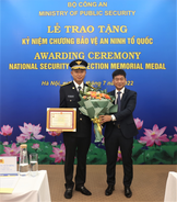 Bộ Công an trao Kỷ niệm chương “Bảo vệ an ninh Tổ quốc” tặng các cá nhân