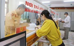 Lào Cai: Người dân được hưởng nhiều lợi ích từ việc phân cấp đăng ký xe tại cơ sở