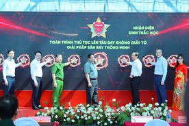 Thủ tướng Chính phủ đề nghị nhân rộng giải pháp lên tàu bay không cần giấy tờ