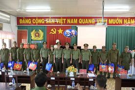 Chương trình “Nghĩa tình ngày hạn mặn” đến với lực lượng Công an xã bán chuyên trách