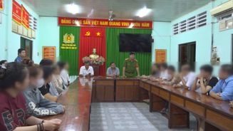 Vỡ mộng “việc nhẹ, lương cao”