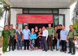 Bạc Liêu: Bàn giao nhà tình nghĩa tặng gia đình chính sách, người có công với cách mạng