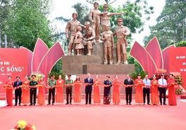 KHÁNH THÀNH TƯỢNG ĐÀI CÔNG AN NHÂN DÂN "VÌ BÌNH YÊN CUỘC SỐNG"