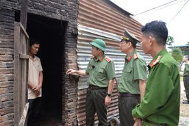 Đoàn công tác của Bộ Công an kiểm tra tiến độ xóa nhà tạm, nhà dột nát trên địa bàn tỉnh Gia Lai