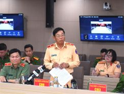 Bảo đảm an toàn giao thông trên cao tốc và đấu giá biển số xe máy là nội dung được quan tâm tại Họp báo