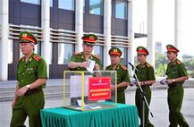 Công an các đơn vị, địa phương tiếp tục ủng hộ đồng bào miền Trung bị thiệt hại do bão số 10