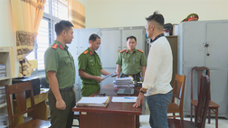 Bắt đối tượng làm giả giấy tờ tuỳ thân, mở nhiều tài khoản ngân hàng để đánh bạc trực tuyến