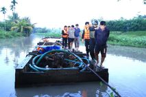 Bắt giữ nhóm đối tượng khai thác cát trái phép trên sông Đồng Nai