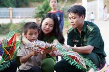 Vui Tết Trung thu cùng trẻ em vùng sâu, vùng xa