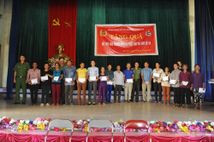 Tuổi trẻ Công an nhân dân sẻ chia khó khăn với đồng bào bị thiệt hại bởi cơn bão số 10