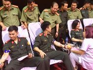Thanh niên Bộ Tư lệnh Cảnh vệ hiến máu vì đồng đội thân yêu