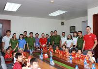 Học viện Cảnh sát nhân dân mang Tết Trung thu đến với các bệnh nhi