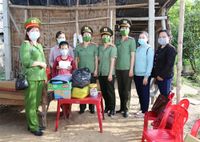 Phụ nữ Công an tỉnh Sóc Trăng triển khai chương trình "Mẹ đỡ đầu" chăm sóc nuôi dưỡng trẻ mồ côi