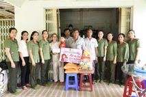 Hội Phụ nữ Công an tỉnh Cà Mau triển khai chương trình “Mẹ đỡ đầu” trẻ em mồ côi, có hoàn cảnh khó khăn