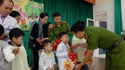 Trung thu ấm áp với các em thiếu nhi tại Bệnh viện Phục hồi chức năng tỉnh Lâm Đồng