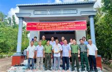 Cà Mau: Bàn giao 02 căn nhà tình nghĩa tặng gia đình người có công và thân nhân liệt sĩ Công an nhân dân