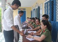 Dành ngày nghỉ cuối tuần để cấp, đổi hộ chiếu cho người dân