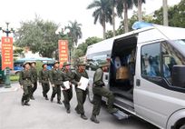 Công an các địa phương trên cả nước đồng loạt tổ chức Lễ giao nhận quân năm 2025