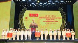 Luôn làm tốt công tác quản lý hành chính về trật tự xã hội, xứng đáng là đơn vị Anh hùng lực lượng vũ trang nhân dân