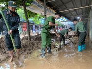 Điện Biên: Giúp dân khắc phục hậu quả lũ quét