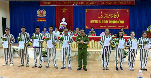 Đối tượng xét đặc xá là người bị kết án phạt tù có thời hạn.
