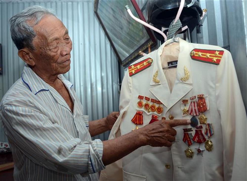 Bắt đầu áp dụng chế độ trợ cấp đối với chiến sĩ CAND tham gia kháng chiến chống Mỹ.