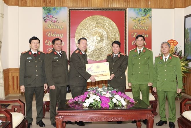 Thứ trưởng Bùi Văn Nam kiểm tra công tác đảm bảo an ninh, trật tự Tết Nguyên đán 2020 của Công an tỉnh Hà Nam