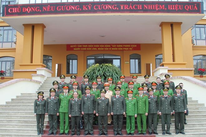 Thứ trưởng Bùi Văn Nam thăm, chúc Tết Công an tỉnh Lào Cai