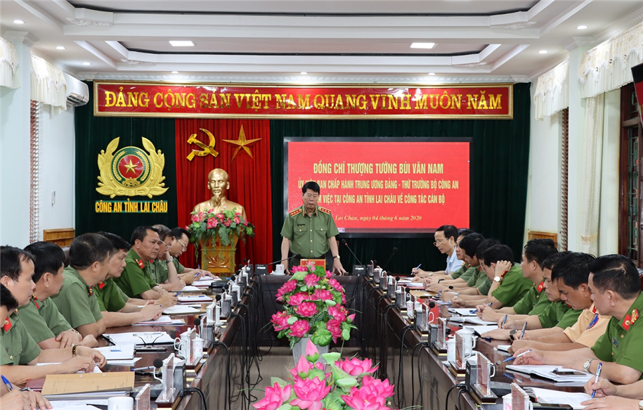 Thứ trưởng Bùi Văn Nam kiểm tra công tác tại Công an tỉnh Lai Châu