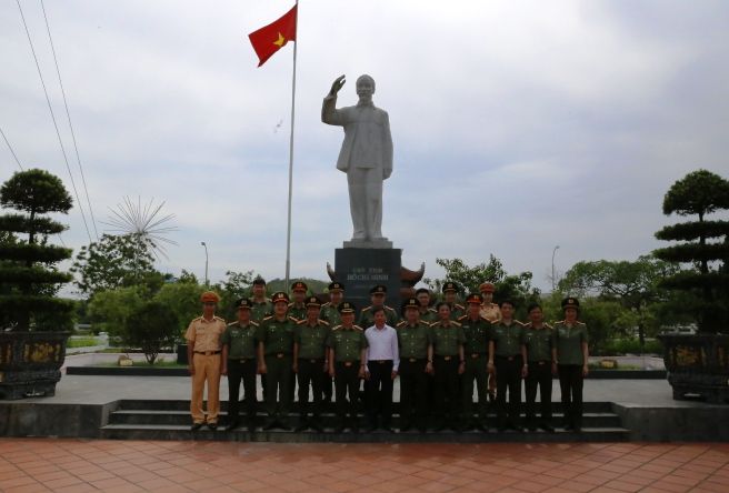 Thứ trưởng Nguyễn Văn Sơn thăm và làm việc tại huyện đảo Cô Tô