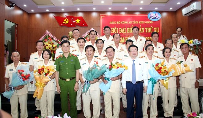 Nâng cao năng lực lãnh đạo, sức chiến đấu của toàn Đảng bộ, xây dựng lực lượng Công an tỉnh Kiên Giang trong sạch, vững mạnh, cách mạng, chính quy, tinh nhuệ, từng bước hiện đại